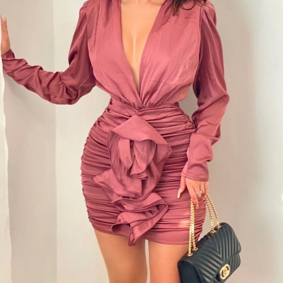 I'm selling this beautiful dress because Is it to small for me. The dress is new - Picture 5 of 5